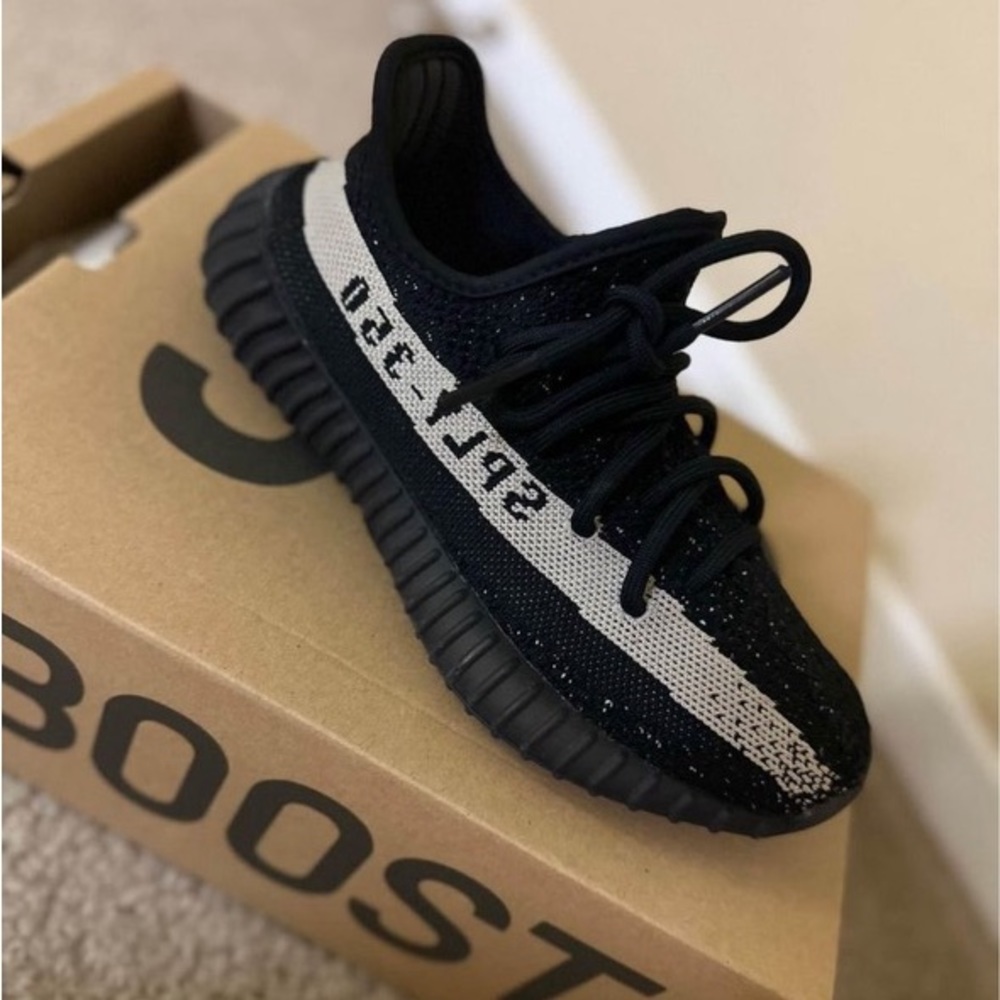Yeezy Boost 350 V2 ‘Oreo’